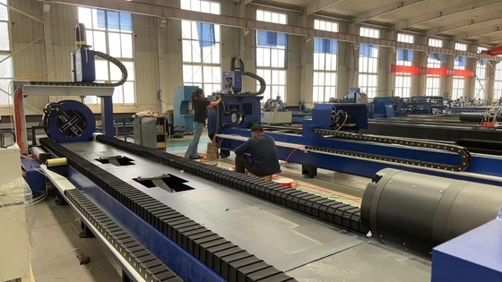 Automatyczna maszyna do cięcia laserowego włókna CNC 1500W do metalu