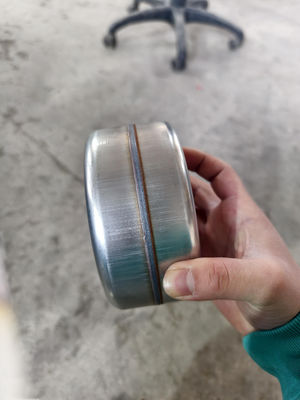 Maszyna do automatycznego spawania laserowego z włókna laserowego do butelki z wodą z kotła wojskowego o mocy 2000 W