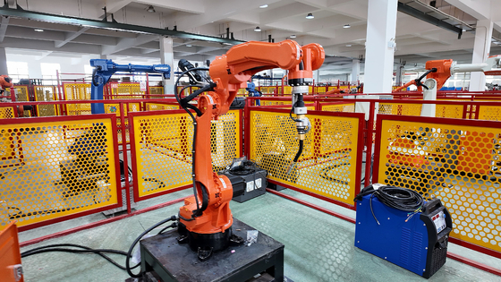 6 Axis Robot Arm Automatyczna Maszyna do cięcia laserowego włókna 3D do lusterek ze stali nierdzewnej